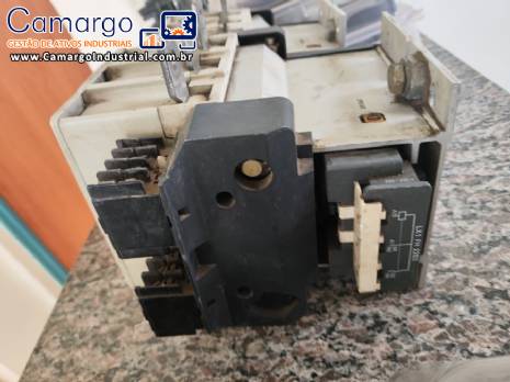 Controlador tripolar para acionar motores trifsicos Telemecanique LC1F265 e LC1F225